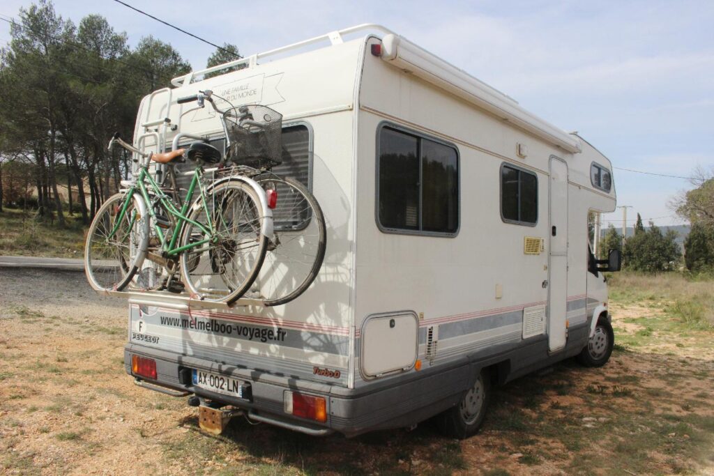 camping car arrière gauche